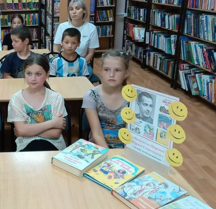г