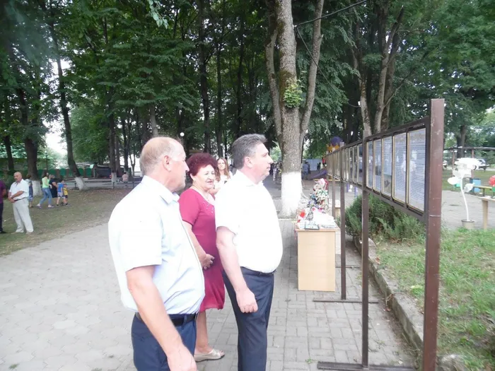 Главы у выставки